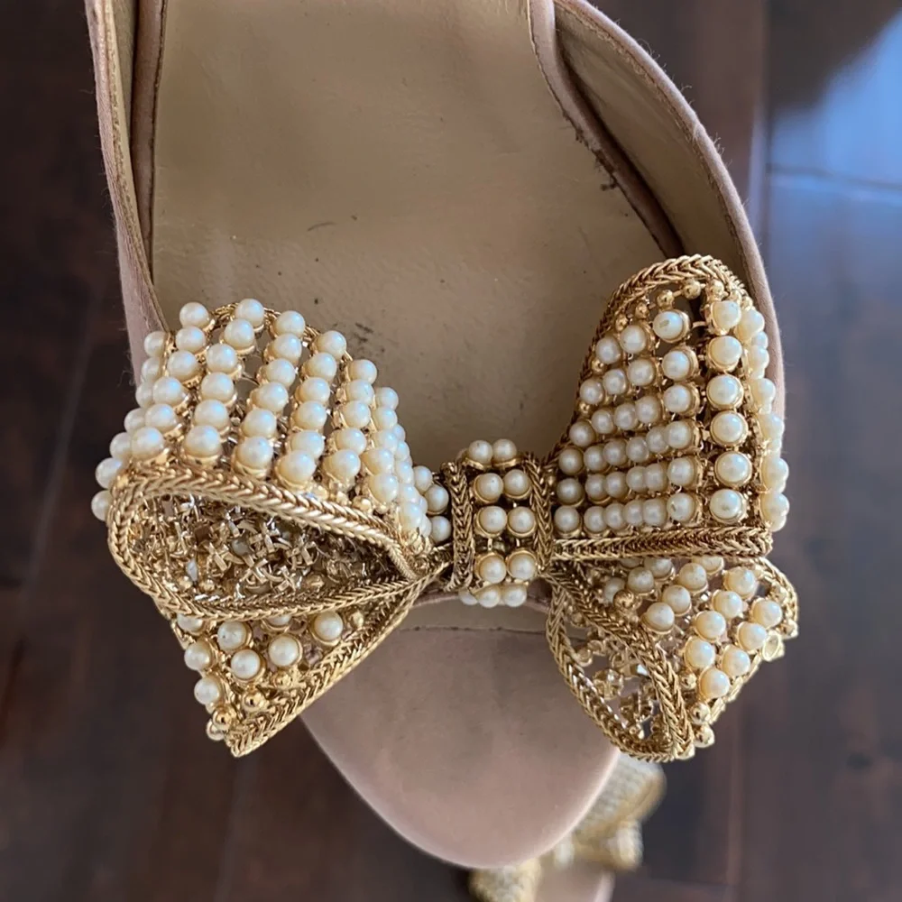 VALENTINO
Nude Satin Pearl Bow d'Orsay Pumps perfect sexy Valentine‘s shoe 💗 - Picture 6 of 11